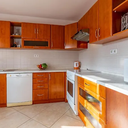 Appartement Gorgeous In With Kitchen