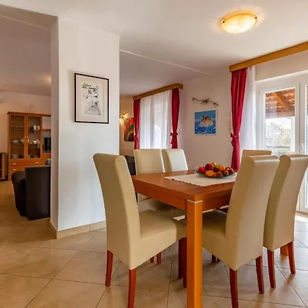 Gorgeous In With Kitchen Appartement