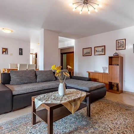 Gorgeous In With Kitchen Appartement *