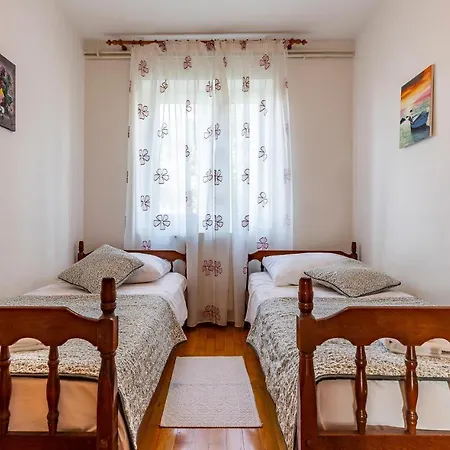 Appartement Gorgeous In With Kitchen