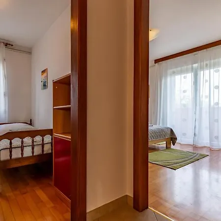 Appartement Gorgeous In With Kitchen Medulin