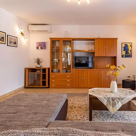 Gorgeous In With Kitchen Appartement *